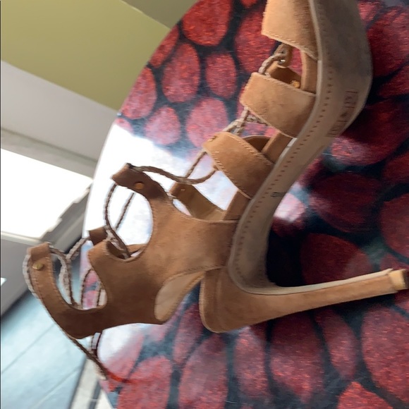 Beautiful 🌟 suede 👠 open toe 🌟 heels - Picture 6 of 7